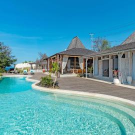 Dolce Vita Villa, хотел в Sampalan