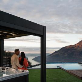 Villa Tauris Lake Lucerne for 4 Guests, hotelli kohteessa Emmetten