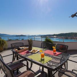Apartments Matea, hotel di Tisno