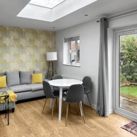 Bungalow in Harrogate - Garden & Drive - Sleeps 4, hotel in Harrogate