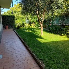 due camere, giardino attrezzato, vicino al mare, AC, hotel in Albissola Marina
