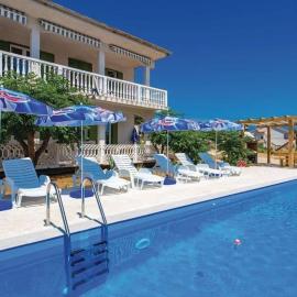 Apartment with pool Kristina by Villas Guide