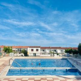 Casa con piscina ideal vacaciones en la playa, hotell sihtkohas Comarruga