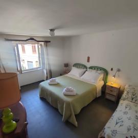A P E house، فندق في بوليزي جينيروسا