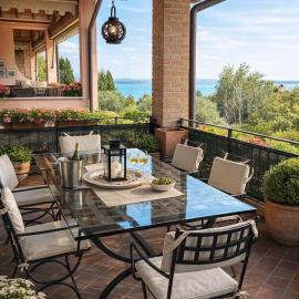 Sunshine Luxury Apartment - spacious house - Lake View - Pool, hotel in Padenghe sul Garda
