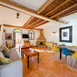 Get away to Essaouira - Charming villa with pool, hotel in Ghazoua
