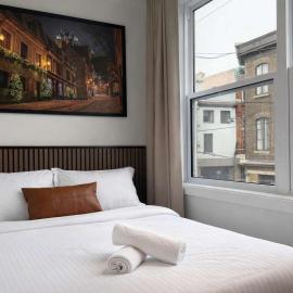 Room with a Queen-Size Bed Downtown Quebec City