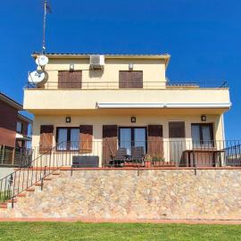 Casa fantástica en zona tranquila Un alojamiento para todos Nuestra casa es perfecta tanto para familias y amigos que buscan descanso, como para ciclistas que desean explorar la zona Para ciclistas ofrecemos un espacio seguro para guardar bicicle, hotell Gironas