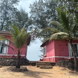 The Redstones Resort, hotel in Malvan