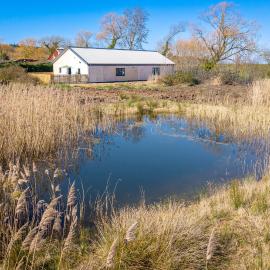 Otto- Cley, Norfolk Retreat dog friendly, garden area