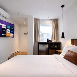 Room with a Queen Bed Downtown Quebec City