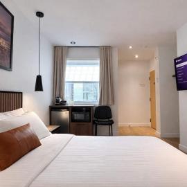 Room with 1 Queen Bed Downtown Quebec City, Hotel in Québec