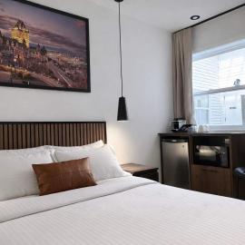 Room with 1 Queen Bed Downtown Quebec City