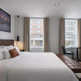 Room with a Queen Bed Downtown Quebec City