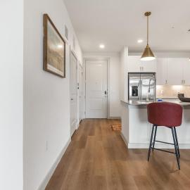 Large Lively Apt 2104 MER 2104