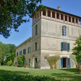 Villa Gioli, Historic Tuscan Villa with Pool & Private Park, hotel sa Fauglia
