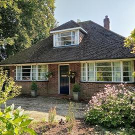 Meed, large art deco style bungalow