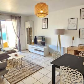 T4 lumineux, 2 jardins, plage à pied, hotel in Châtelaillon-Plage