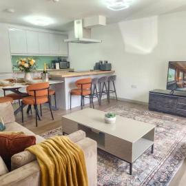 Horizon House, Luxury 2-Bedroom Ground floor flat, Parking, WiFi, Netflix