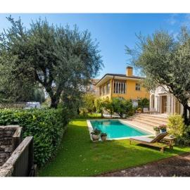 Villa Acqua Blu Gorgeous villa with ample garden, hotel a Toscolano Maderno