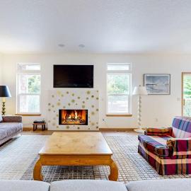 Cozy Family Beach House in Gearhart Oregon - Your Perfect Coastal Retreat, hotel u gradu Gijarhart