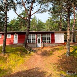 Aegna Beach House private accommodation on a small island, hotel a Tallinn