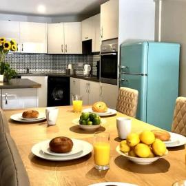 Perfect homes for large groups - close to Chester