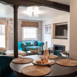 2 Bed - City Centre on your doorstep Parking, hotel in Chester