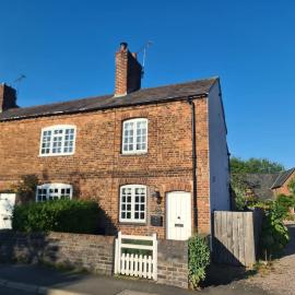 Charming Cottage close to Chester Garden Parking, hotelli kohteessa Christleton