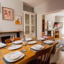 Sleeps 6 off street parking close to city