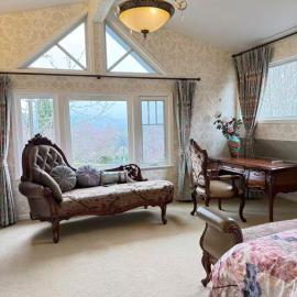 Cozy Dunbar 5 Beds Home with Views, hotel in Vancouver