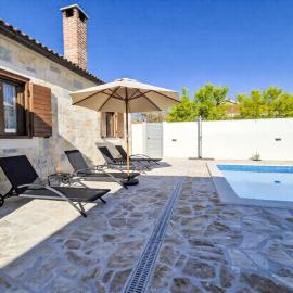 Holiday Home Kristina by Interhome, hotel i Smilčić