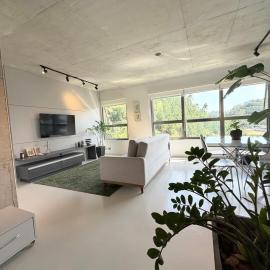 The Green Hill Apartamento na Praia Brava com Piscinas Playground e Academia, hotel in Itajaí