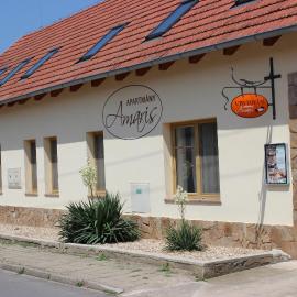 Apartmány Amaris, hotel in Strachotín