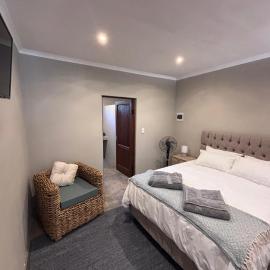 LuVic Guesthouse, hotel i Naboomspruit