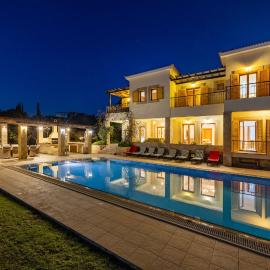 Villa 151 Luxury Villa - Private Pool and Tennis Court, hotel a Kouklia