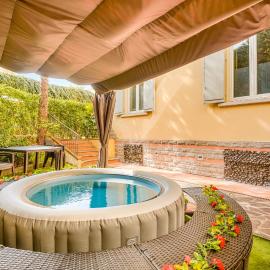 Aurora Garden Lodging - Rooms & Apartment