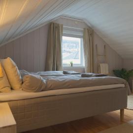 Cozy Nordic Attic with Smart TV & Modern Bathroom, hotel u gradu Dramen