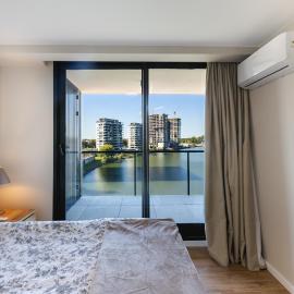 Brand new apartment on the lake 5 min from the airport
