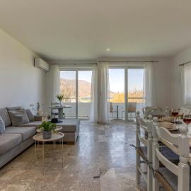 Balos Breeze Seaside House - Walk to Beach
