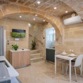 Hnejja Stays - Maltese Character Maisonette in Floriana- 5-Min Walk to Valletta, hotel in Il-Furjana