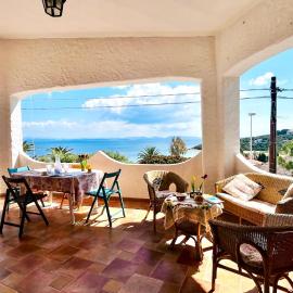 The Wonderful World - Terrace with Sea view and Grill: SantʼAntìoco şehrinde bir otel