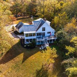 Relaxing 5BR Lake House Retreat, hotel in Knoxville