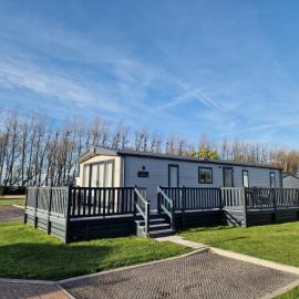 The Goodlife, Luxury Stay, The Boulevard, Green Lawns, hotel in Selsey