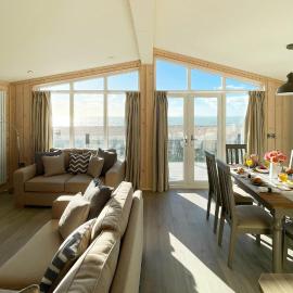 Sunset Lodge, Seafront Views Premier Holidays, hotel in Selsey