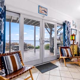 Beachfront Condo - Prime Commercial St Location, hotel a Provincetown