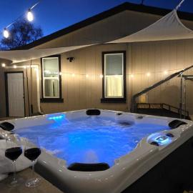 Cliff Views, Hot Tub, Game Room, Kayaks, hotel u gradu Pejdž