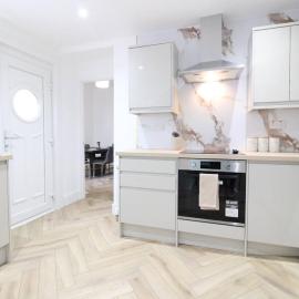 Premium 4 Bedroom, Airdrie, Glasgow., hotel u gradu Airdrie