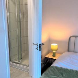 5 BEDROOM 5 BATHROOM BY Dawes