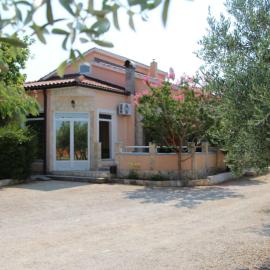 Holiday Home Nadalina, hotel en Pirovac